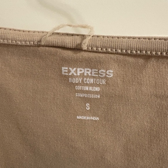 Express Body Contour Top - Picture 5 of 6